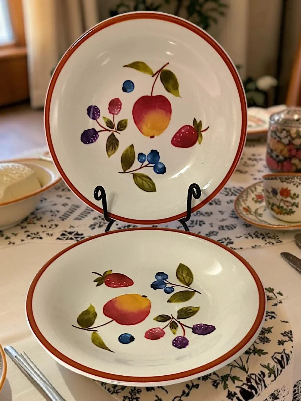2 Longaberger Fruit Medley Plates Bread Berry Lunch Stoneware‎ Farmhouse Rustic